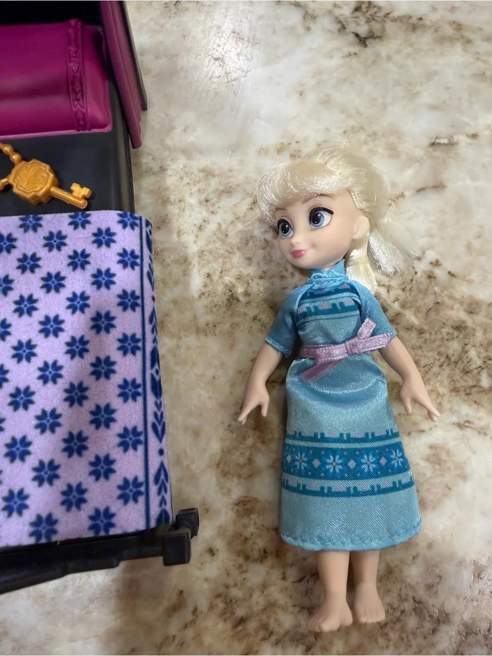 Disney Frozen Once Upon a Story Elsa Mini Doll Playset